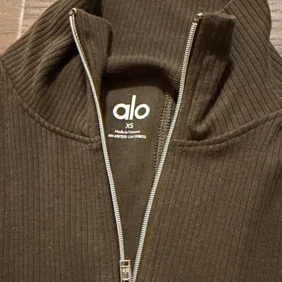 ALO RISE-UP Long Sleeve Bodysuit in Espresso - Picture 7 of 8